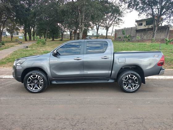 TOYOTA HILUX 2.8 D-4D TURBO DIESEL CD SRV 4X4 AUTOMÁTICO